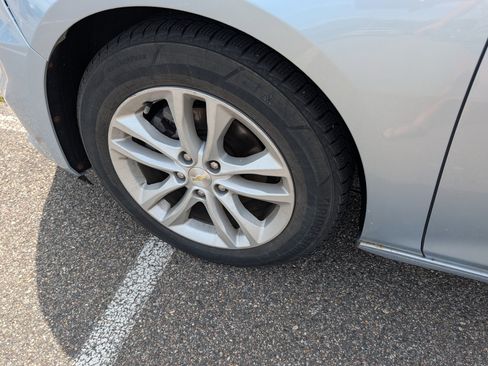 Used 2018 Chevrolet Malibu LT FWD image 5