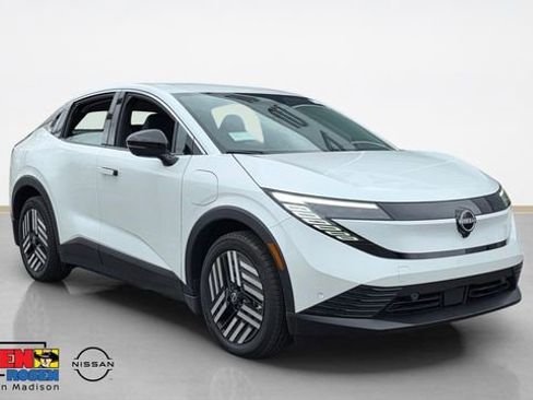 New 2026 Nissan Leaf SV+ w/ Floor Mat Package (SV+) FWD image 1