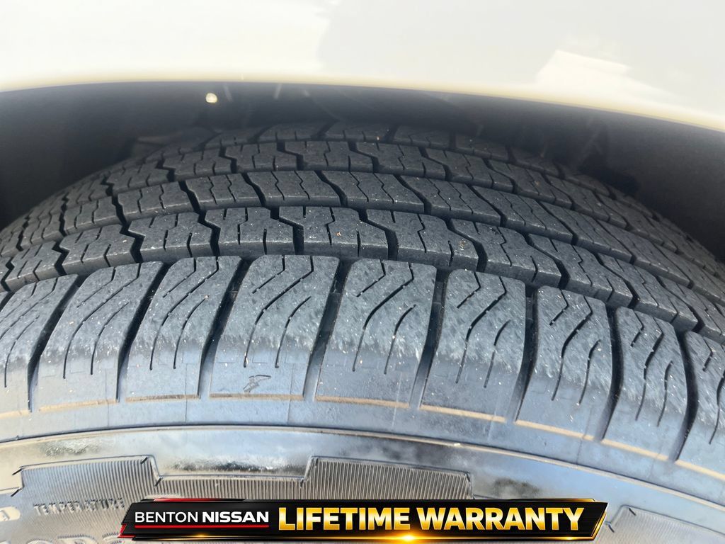 Used 2025 Ford Expedition Active RWD image 12