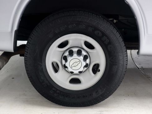 Used 2018 Chevrolet Express 3500 LS RWD image 27