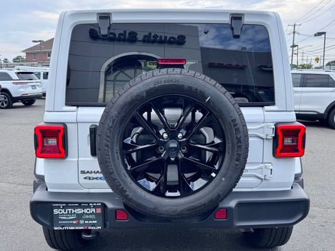 Used 2025 Jeep Wrangler Unlimited Sahara AWD/4WD image 6