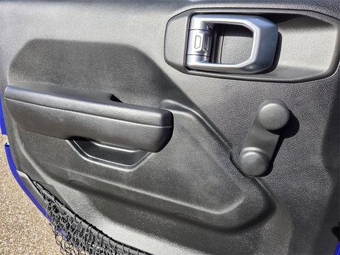 Used 2018 Jeep Wrangler Unlimited Sport image 16