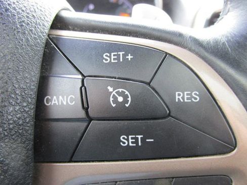 Used 2014 Jeep Grand Cherokee Limited w/ Luxury Group II image 17