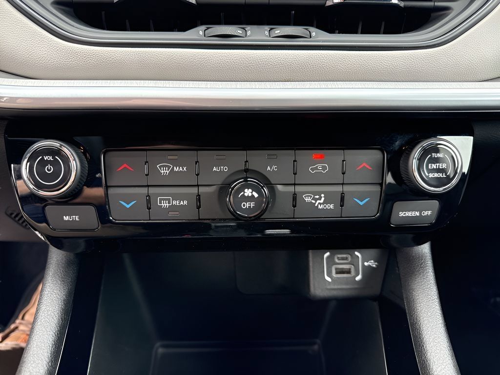 Used 2025 Jeep Compass Limited AWD/4WD image 19