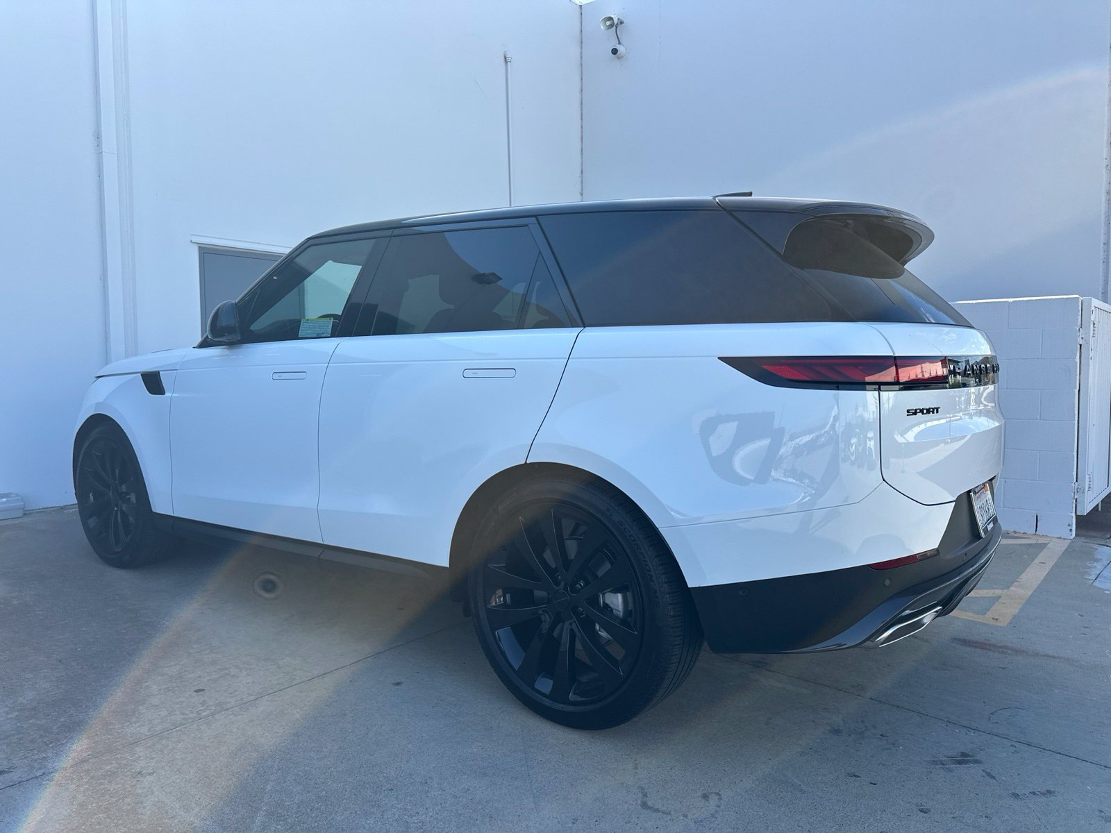 Used 2026 Land Rover Range Rover Sport SE AWD/4WD image 4