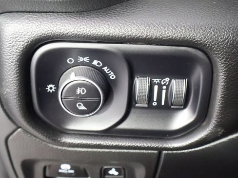Used 2025 RAM 1500 Laramie AWD/4WD image 35