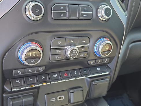 Used 2019 GMC Sierra 1500 SLT w/ SLT Premium Plus Package RWD image 25