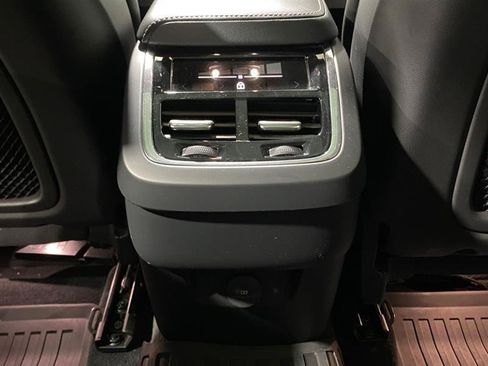 Used 2021 Volvo XC60 T5 R-Design AWD/4WD image 15