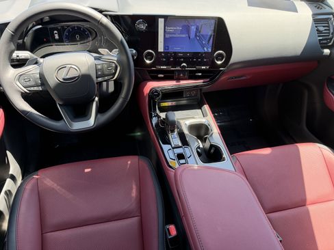 Used 2025 Lexus NX 250 FWD w/ Towing Package (2000 Lbs) image 13