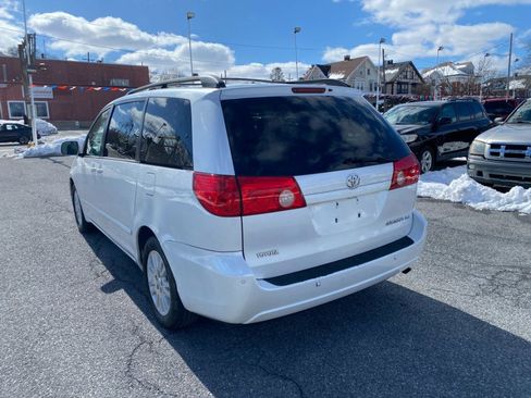 Used 2007 Toyota Sienna XLE Limited image 3