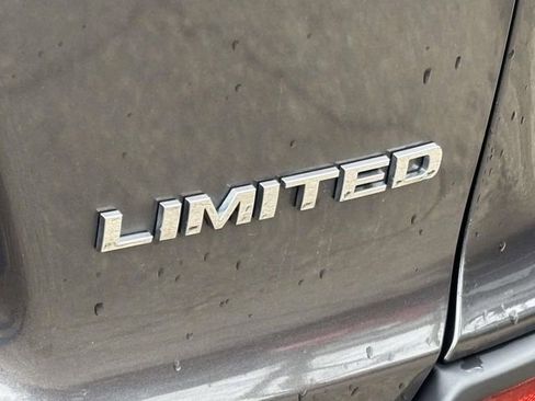 Used 2019 Jeep Cherokee Limited image 32