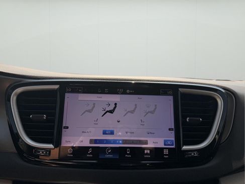 Used 2023 Chrysler Pacifica Touring-L FWD image 22