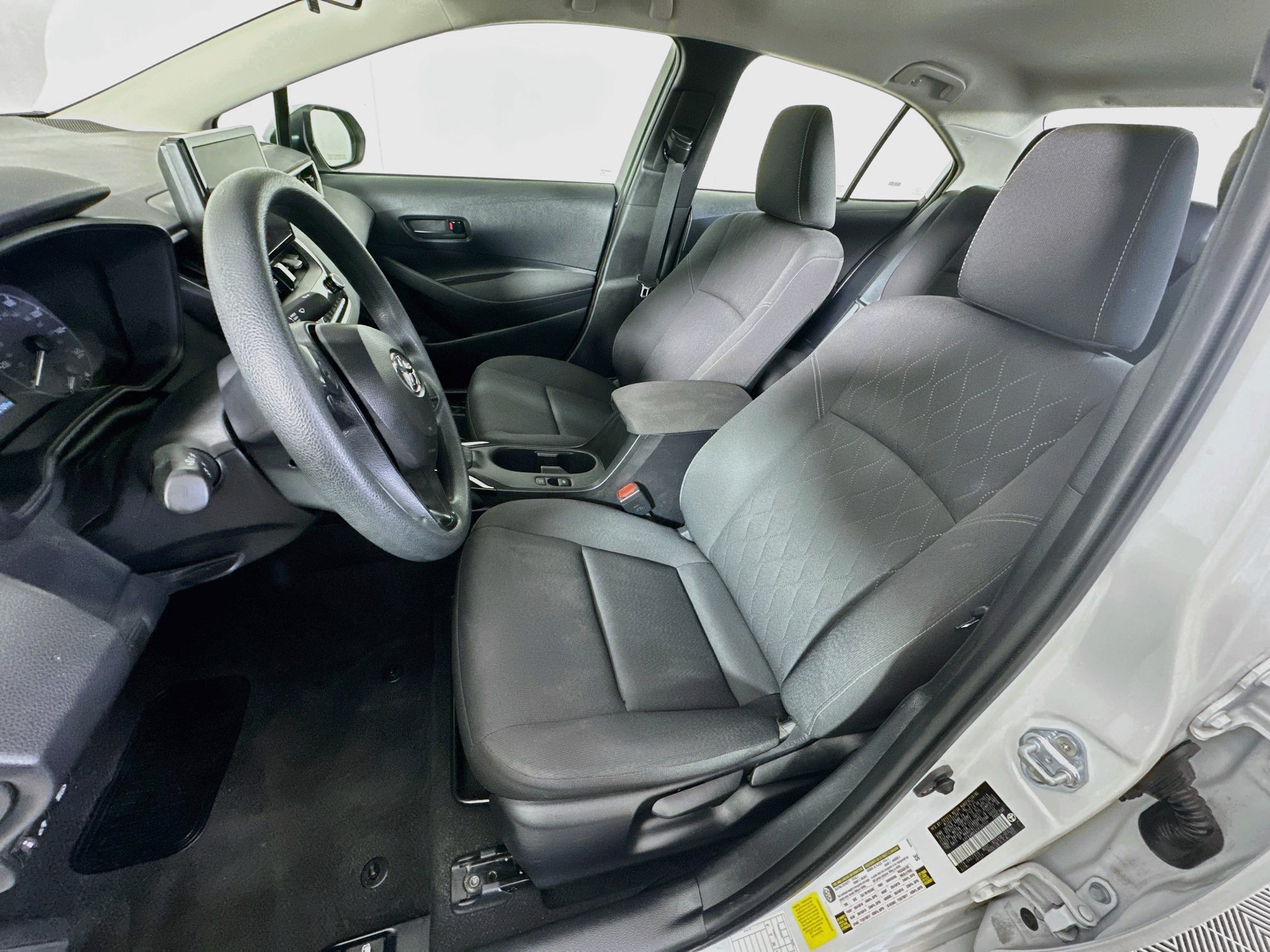 Used 2025 Toyota Corolla LE FWD image 13