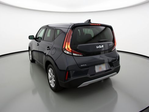 Used 2025 Kia Soul LX w/ LX Technology Package FWD image 6