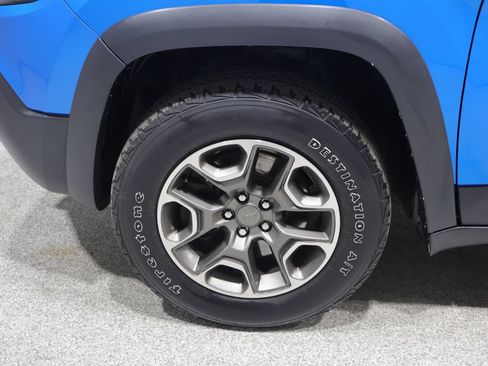 Used 2020 Jeep Cherokee Trailhawk w/ Comfort & Convenience Group AWD/4WD image 8