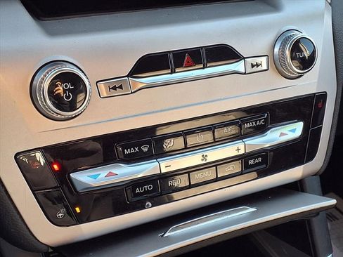 Used 2021 Ford Explorer XLT w/ Equipment Group 202A image 7