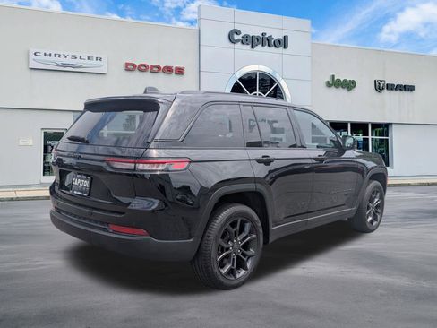 Used 2025 Jeep Grand Cherokee Limited w/ Trailer Tow Package AWD/4WD image 3