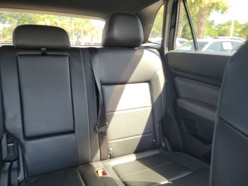 Used 2022 Volkswagen Atlas Cross Sport SE FWD image 16