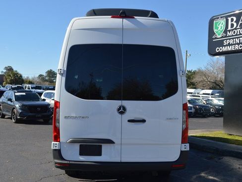 Used 2025 Mercedes-Benz Sprinter 2500 image 11