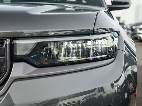 New 2026 Jeep Grand Cherokee Altitude image 8