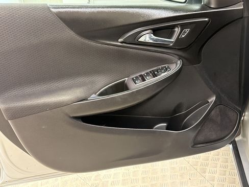 Used 2021 Chevrolet Malibu LT FWD image 13