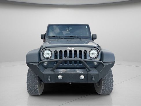 Used 2018 Jeep Wrangler Unlimited Rubicon w/ Cold Weather Group AWD/4WD image 3