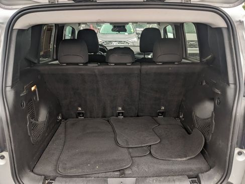 Used 2018 Jeep Renegade Latitude image 33