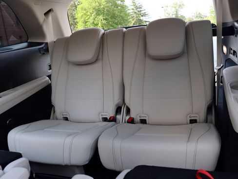 Used 2024 Mercedes-Benz GLS 450 4MATIC image 16