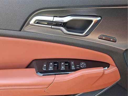 Used 2023 Kia Sportage SX image 13