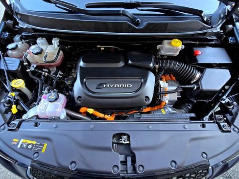 Certified 2024 Chrysler Pacifica Select image 27