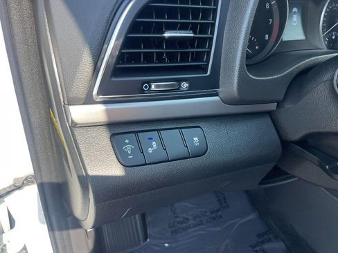 Used 2018 Hyundai Elantra SEL FWD image 15