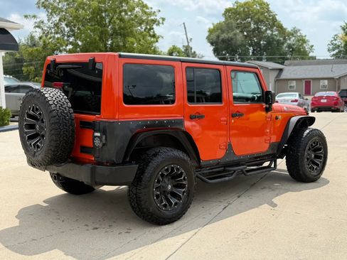Used 2015 Jeep Wrangler Unlimited Sahara w/ Connectivity Group AWD/4WD image 2