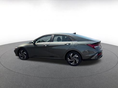 Used 2025 Hyundai Elantra SEL FWD image 10