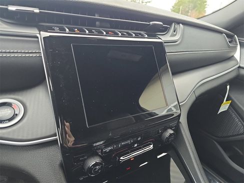 New 2025 Jeep Grand Cherokee Laredo image 21