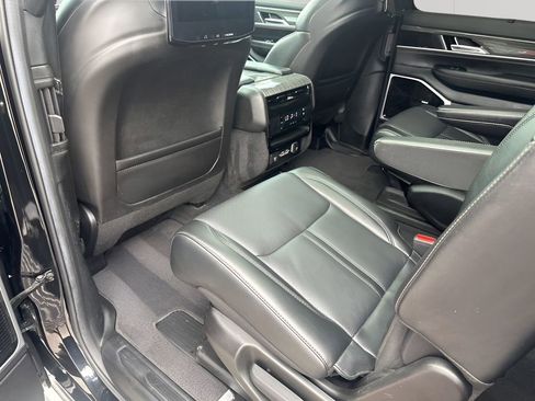 Used 2022 Jeep Wagoneer Series III w/ Premium Group I image 20