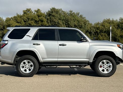 Used 2022 Toyota 4Runner TRD Off-Road Premium image 3