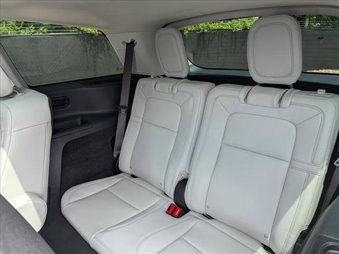 Used 2026 Lincoln Aviator Reserve AWD/4WD image 28