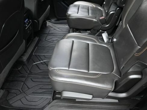 Used 2020 Chevrolet Traverse LT w/ LT Premium Package FWD image 23