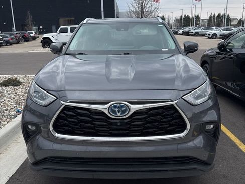 Used 2023 Toyota Highlander Limited image 2