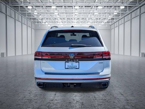 New 2026 Volkswagen Atlas Peak Edition AWD/4WD image 4