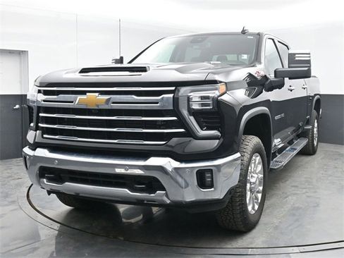 Used 2025 Chevrolet Silverado 2500 LTZ w/ LTZ Convenience Package image 10
