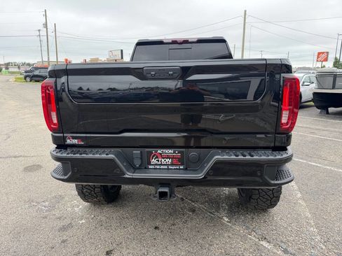 Used 2022 GMC Sierra 2500 Denali w/ Denali Black Diamond Edition AWD/4WD image 4