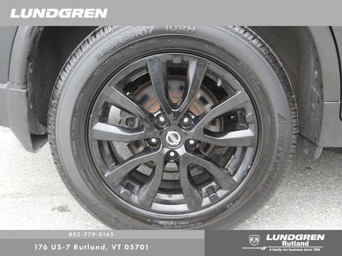 Used 2018 Nissan Rogue SV AWD/4WD image 33