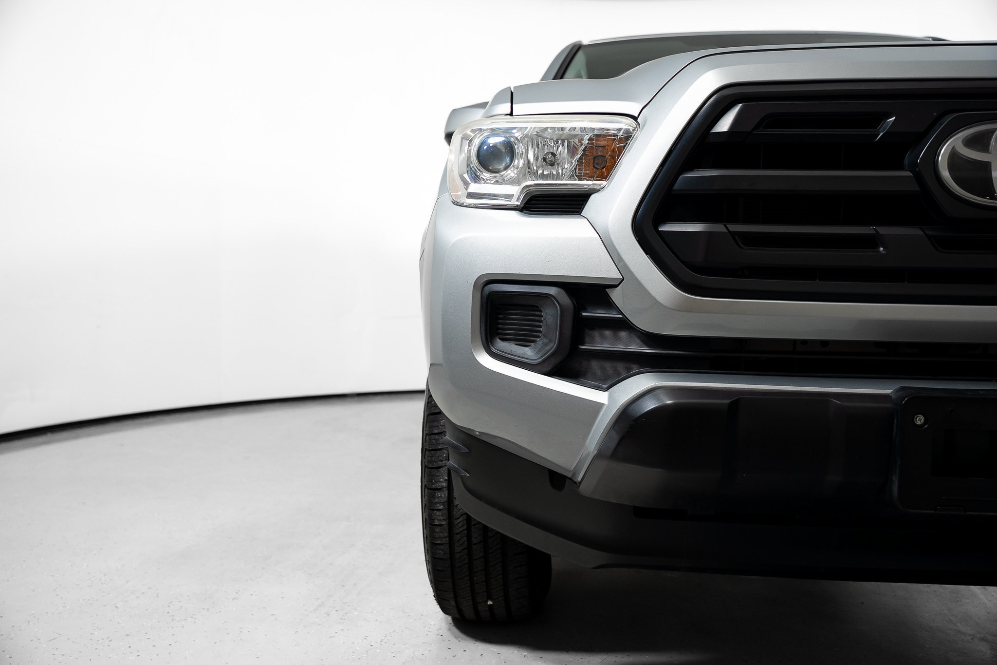 Used 2019 Toyota Tacoma SR w/ SR Convenience Package RWD image 19