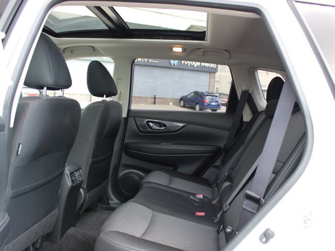 Used 2019 Nissan Rogue SV w/ Sun & Sound Touring Package AWD/4WD image 11