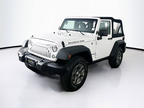 Used 2016 Jeep Wrangler Rubicon w/ Power Convenience Group image 3