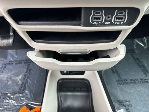 Used 2023 Chrysler Pacifica Touring-L FWD image 22