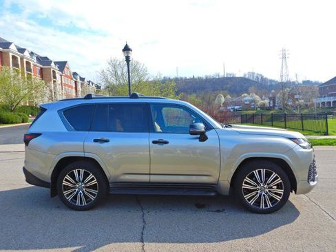 Used 2023 Lexus LX 600 4WD w/ Appearance Package image 10