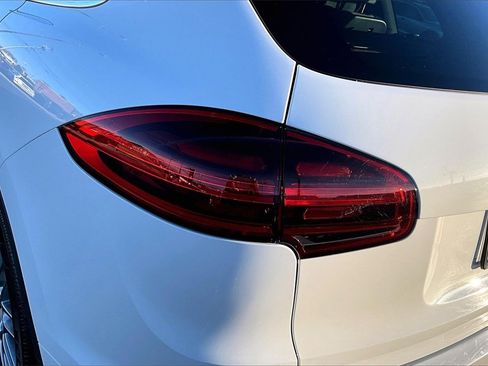 Used 2016 Porsche Cayenne image 30