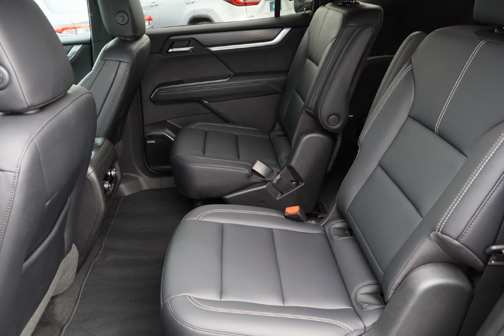 Certified 2026 GMC Acadia Elevation w/ Elevation Premium Package FWD image 26